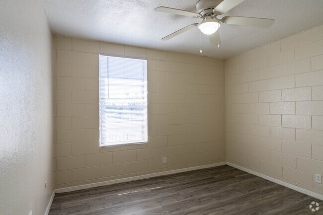 2BR, 1BA - 670SF - Tigua Village- All Utilities Included