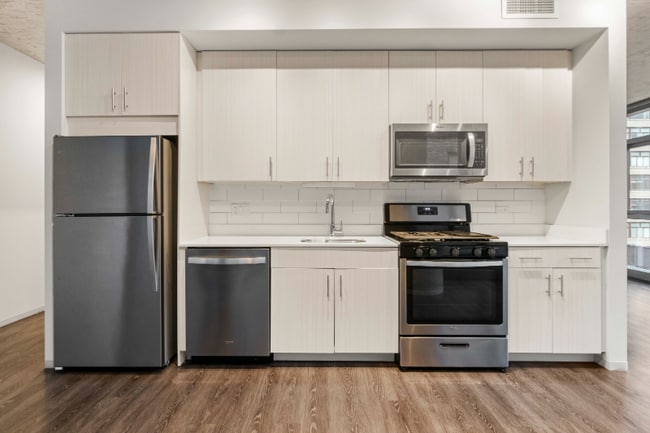 Building Photo - 700 S Clark St Rental