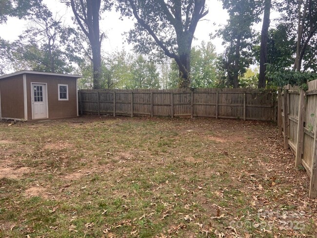 Photo - 3931 Bearwood Ave