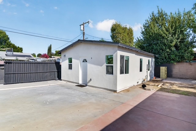 8951 Woodley Ave