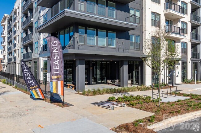 Photo - 536 W Tremont Ave Unit B1