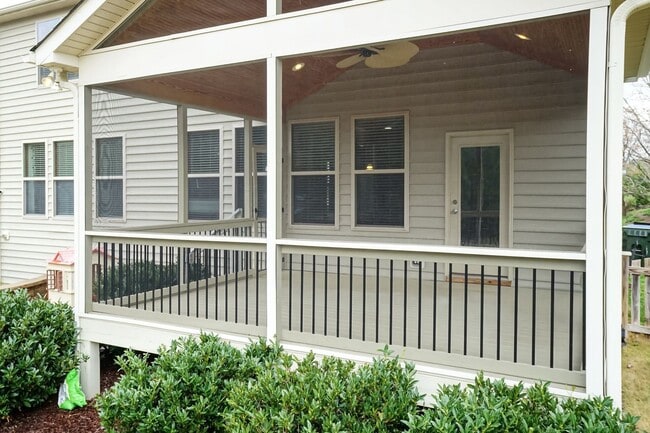 Photo - Gorgeous LARGE Family Home!