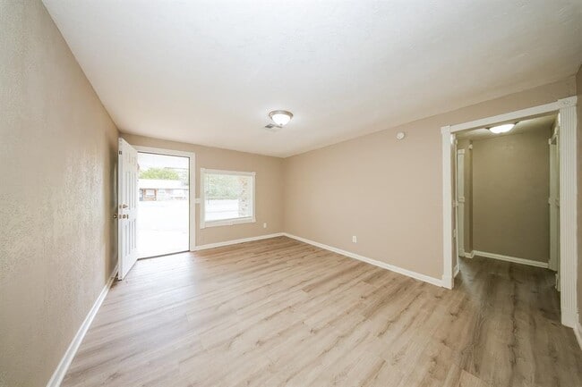 Photo - 5025 Brookdale Dr