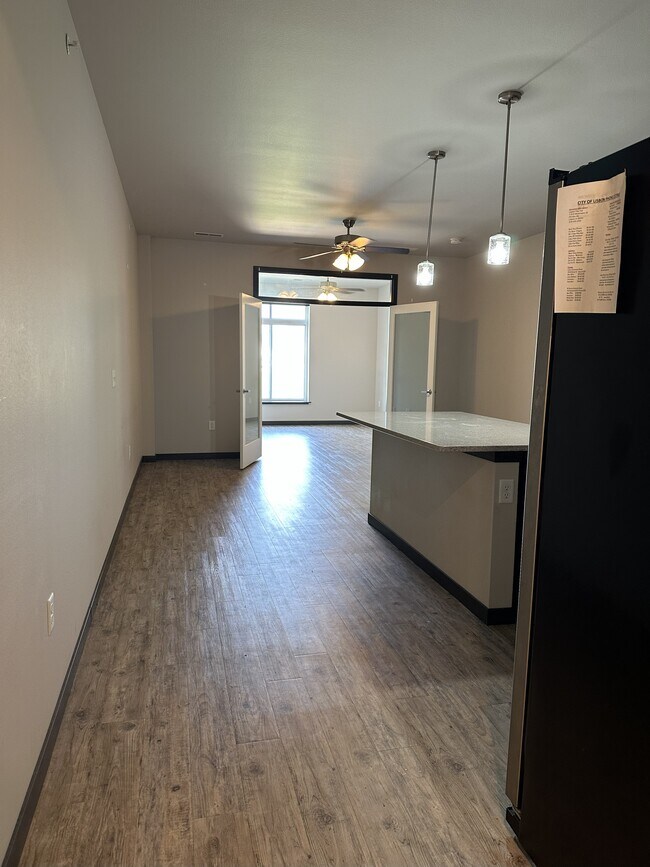 Photo - 950 Commercial St