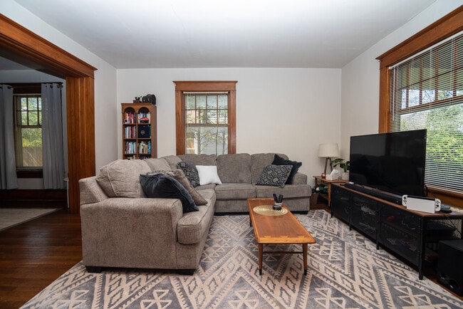 Photo - 308 E Linn St Unidad Duplex on Linn