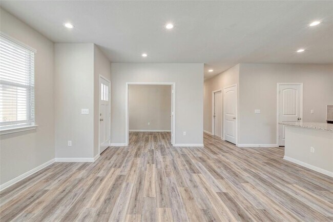 Photo - 1701 Logan Dr Unit 40