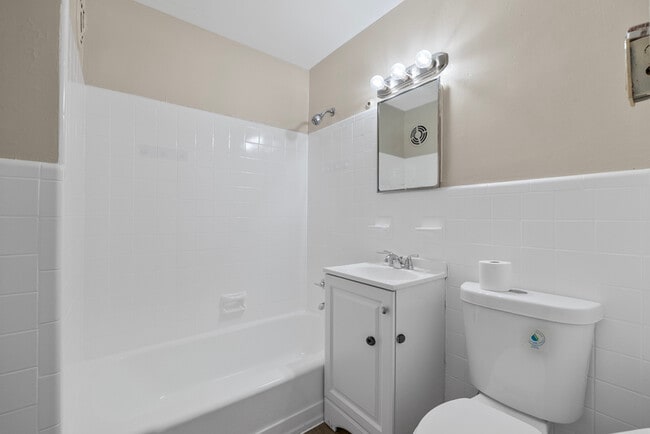 Photo - 2020 Woodlynne Ave