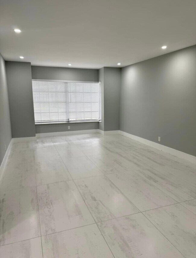 Photo - 2191 NE 68th St Unit 403