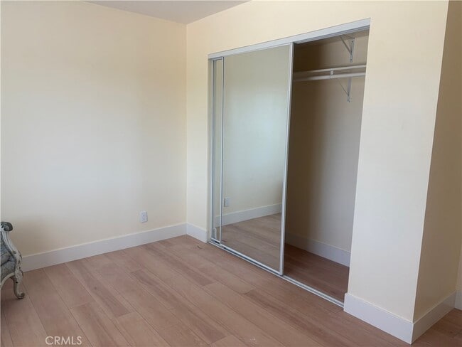 Building Photo - 23337 Hartland St Unit 23337 Rental