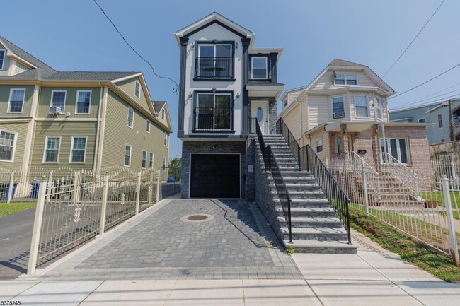 Building Photo - 515 Walnut St Unit 2 Rental