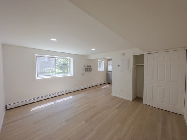 Photo - Meadowbrook Apartments