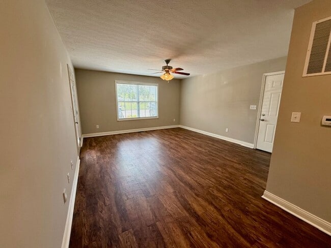 Building Photo - 272 Audley Ave Unit A2 Rental