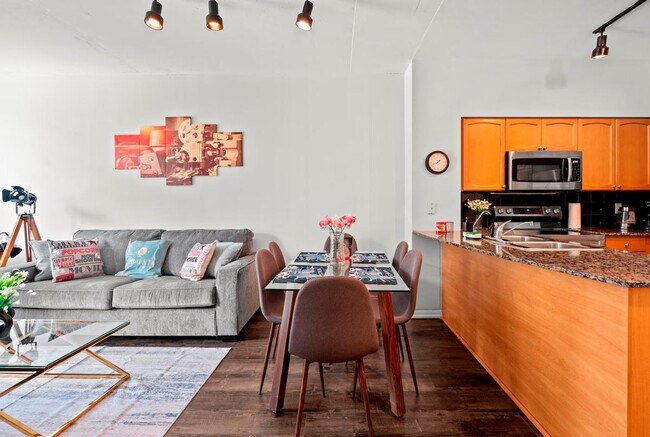 Photo - 87 Fort York Blvd Unit ID1346008P