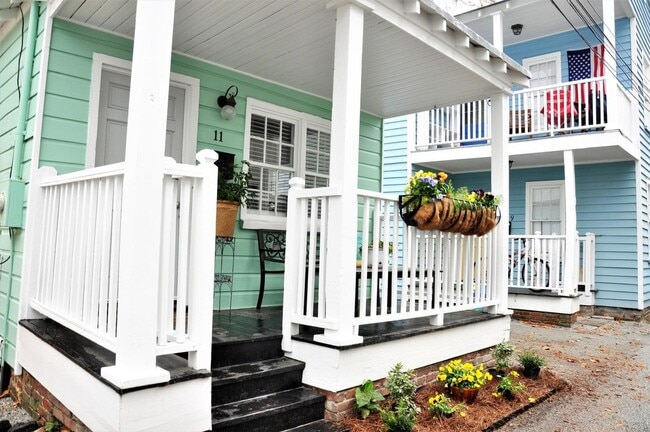 Building Photo - Awesome Three Bedroom One Bath Home - Downtown Charleston - Excellent Location! Unit 11 Humphrey Court