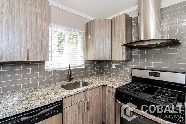Building Photo - 773 Greenwood Ave NE Unit 9 Rental