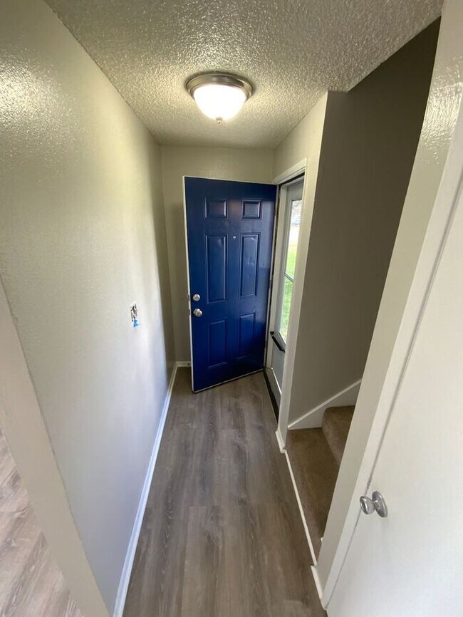 Photo - Sumner Townhome Duplex w/ 1 car carpot & N...