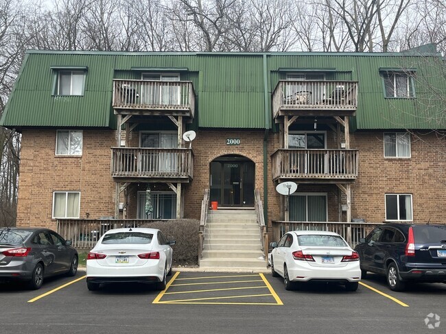 Building Photo - 2000 Tall Oaks Dr Unit 1B Rental