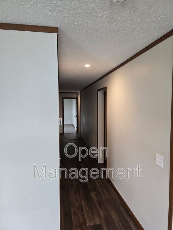 Photo - 511 E 1st St