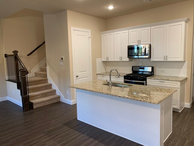 Kitchen for entertaining - 2213 Epitome Ave