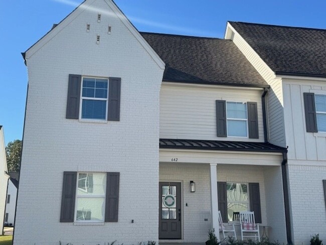 Building Photo - 3BR/3.5BA South Grove For Rent