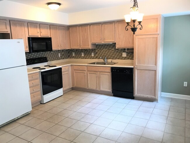 Photo - End Unit Townhome on Quiet Cul-De-Sac in Covington Crossing