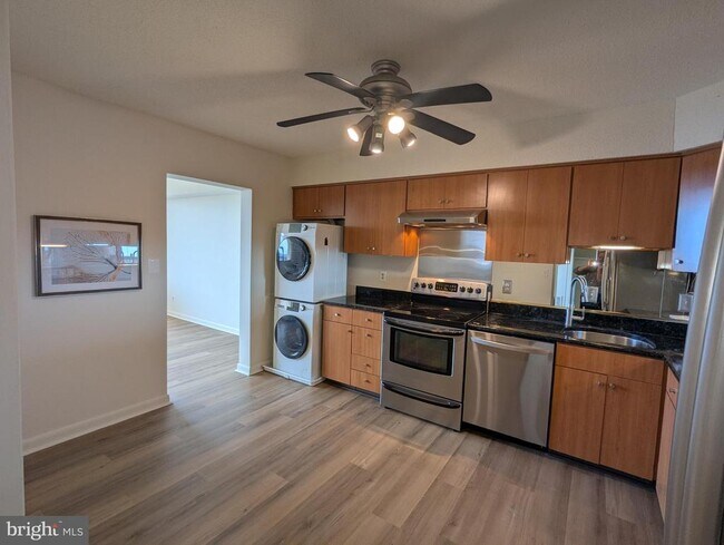 Photo - 3709 S George Mason Dr Unit 1610 E