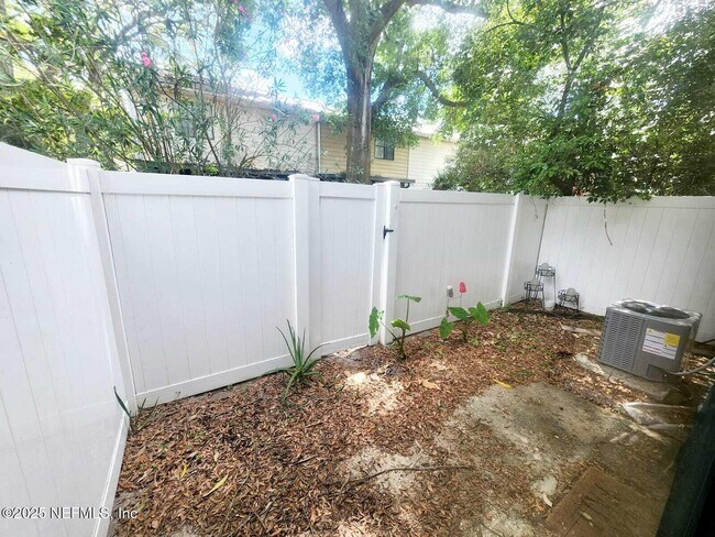 Photo - 229 Kettering Ct