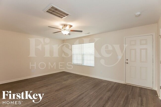 Photo - 4011 Maderia Dr NW