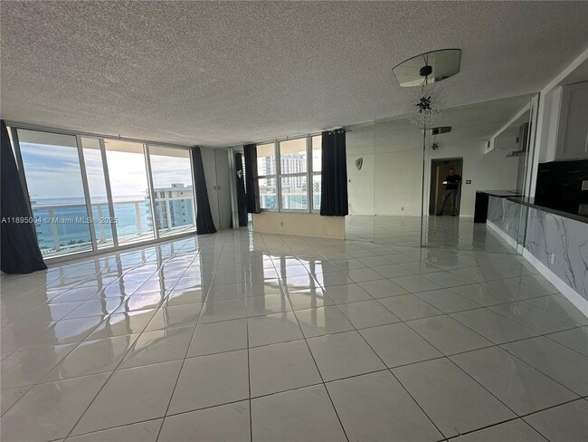 Photo - 3800 S Ocean Dr Unidad 1612A