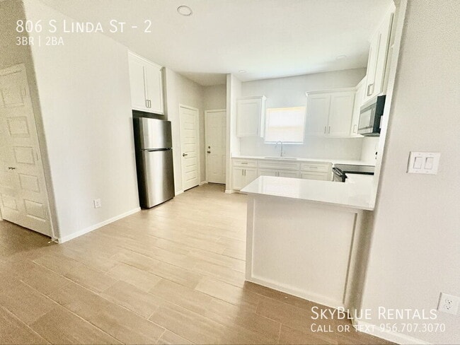 Building Photo - 806 S Linda St Unit 2