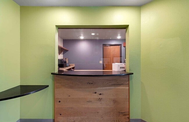 Furnished Studio-Montgomery