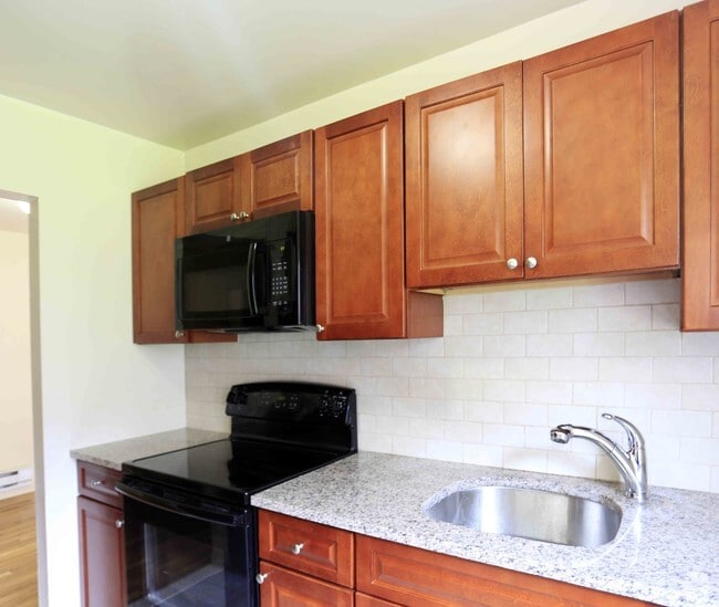 Kitchen 1BR - Scarsdale Fairway