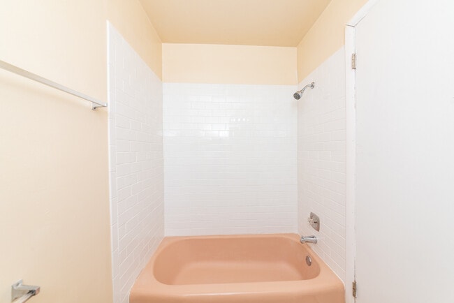 Photo - 820 N Milwaukee Ave