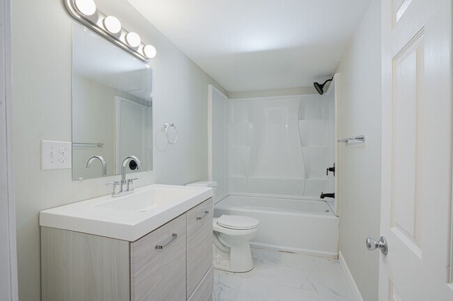 Photo - 287-289 Huxley Ave. Unit #1