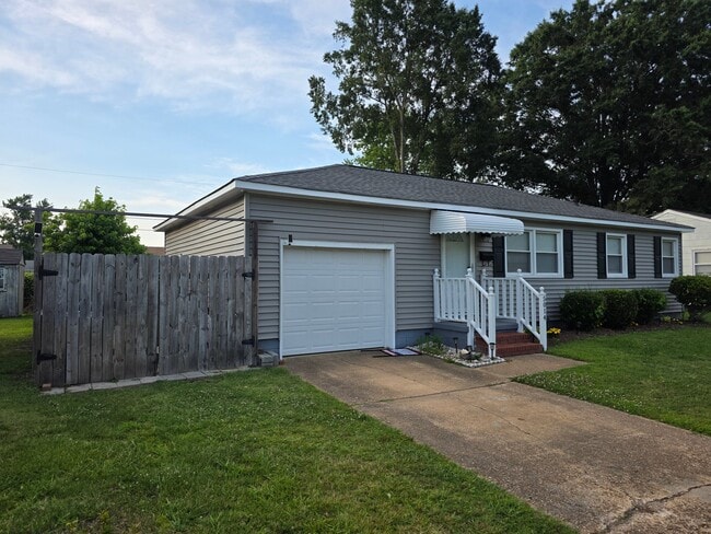 Building Photo - 5014 Hazelwood Rd