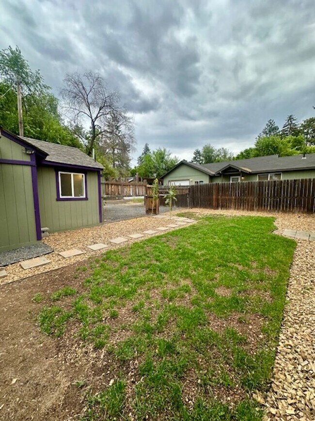 Photo - Great one bedroom unit in mid-town! A mus... House