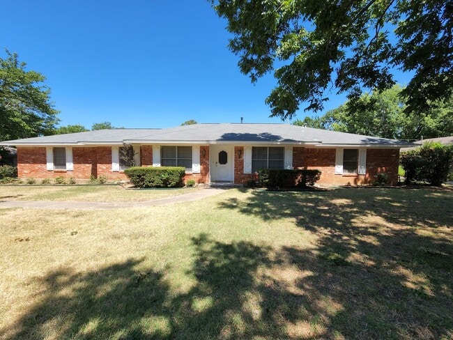 Building Photo - 6 Bedrooms with Boat or RV Parking!