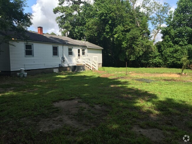 Building Photo - Beautiful Rancher To Rent On 2 Acres Rental