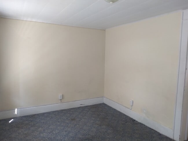 Living room - 664 Spruce St Unit 2