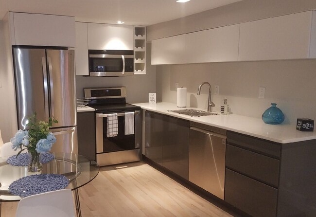 Building Photo - 51 Q St NW Unit B