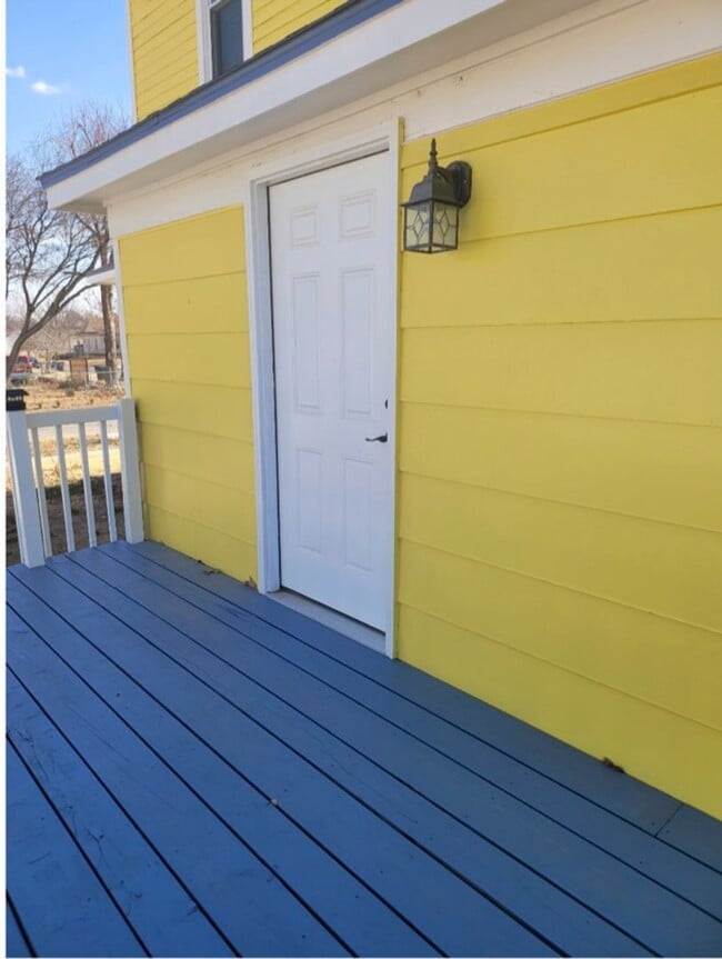 Photo - 802 W Oak Ave