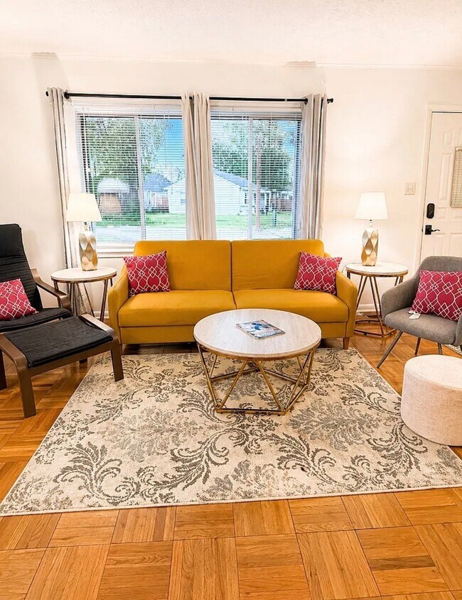 Photo - 1445 E Lynn Dr