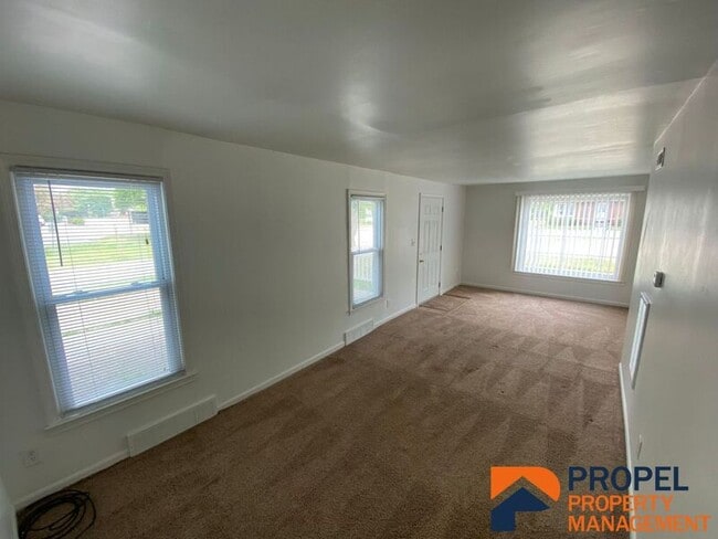 Photo - 8141 Macomb St
