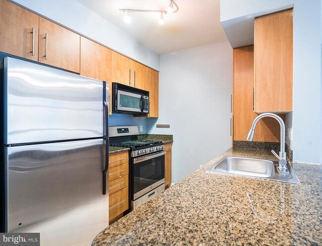 Photo - 1021 N Garfield St Unidad 229