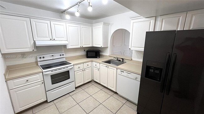 Photo - 711 N Pine Island Rd Unit 211