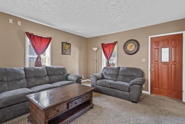 Photo - 1025 W 8th St