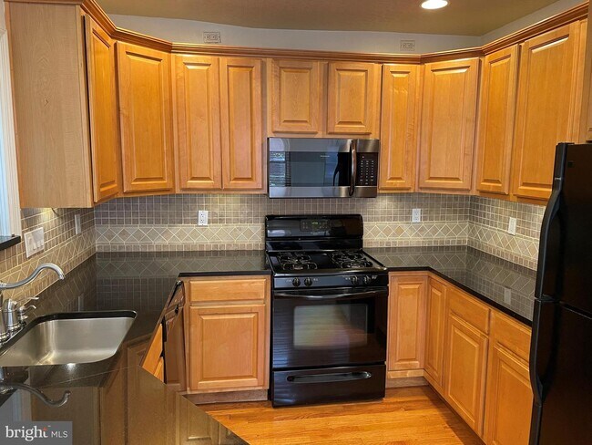 Photo - 2735 S Veitch St