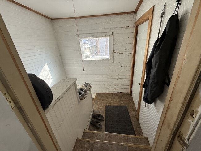 Photo - 304 2nd St SW