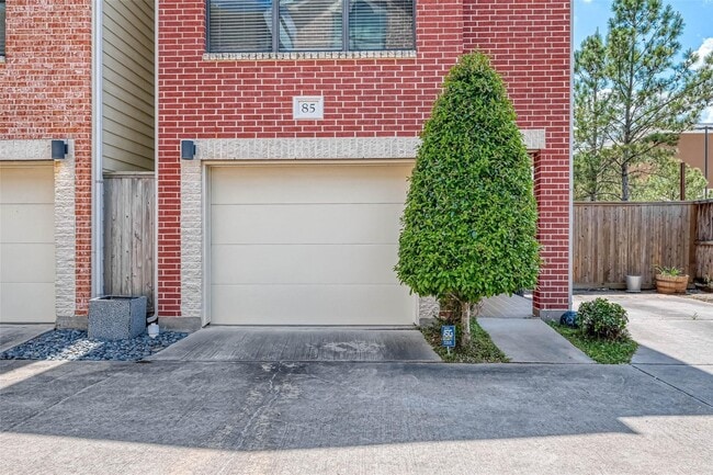 Photo - 650 Westcross St