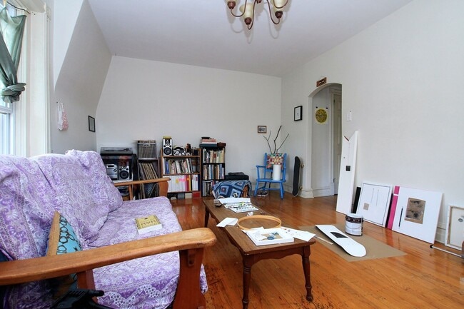 Photo - Spacious one bedroom unit, walking distance to Drexel Unit 3